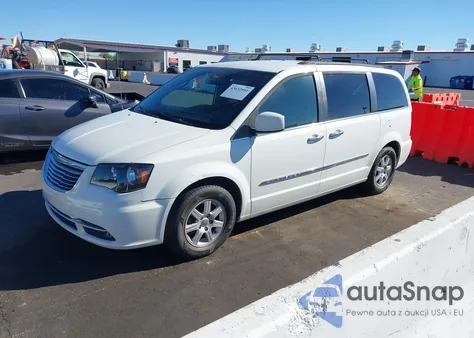 2011 Chrysler Town & Country Touring from USA, damaged, VIN 2A4RR5DG3BR688046